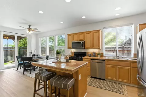 Kitchen - 463 Goblet Pl, Windsor, CA 95492 photo 4 of 4