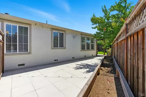 Exterior - 463 Goblet Pl, Windsor, CA 95492 photo 8 of 11