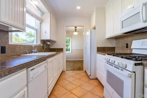 Kitchen - 127 Hill Dr, Vallejo, CA 94590 photo 2 of 3