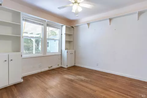 Bedroom - 127 Hill Dr, Vallejo, CA 94590 photo 3 of 7