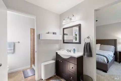Bath - 1412 Granada St, Vallejo, CA 94591 photo 4 of 6