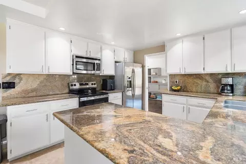 Kitchen - 1412 Granada St, Vallejo, CA 94591 photo 5 of 7