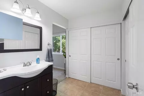 Bath - 1412 Granada St, Vallejo, CA 94591 photo 6 of 6