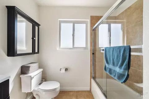 Bath - 1412 Granada St, Vallejo, CA 94591 photo 3 of 6