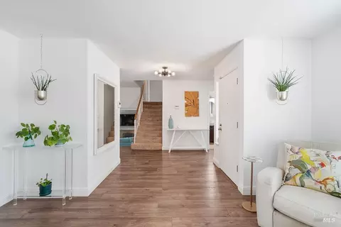 Entry Way - 1412 Granada St, Vallejo, CA 94591 photo 2 of 9