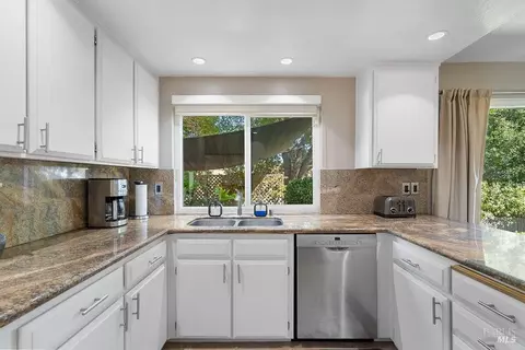 Kitchen - 1412 Granada St, Vallejo, CA 94591 photo 4 of 7
