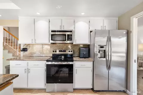 Kitchen - 1412 Granada St, Vallejo, CA 94591 photo 6 of 7