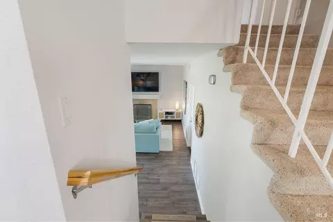 Entry Way - 1412 Granada St, Vallejo, CA 94591 photo 5 of 9