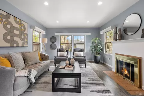 Living - 1225 Arkansas St, Vallejo, CA 94590 photo 2 of 3