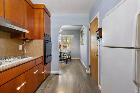 Entry Way - 1225 Arkansas St, Vallejo, CA 94590 photo 1 of 2