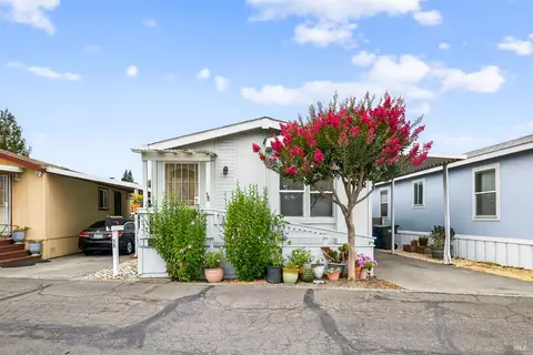 38 Wayside Dr, Santa Rosa, CA 95407