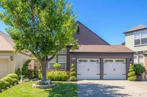 1863 Falcon Ridge Dr, Petaluma, CA 94954