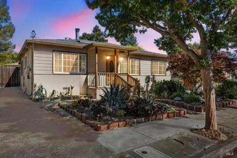 2420 Lomitas Ave, Santa Rosa, CA 95404