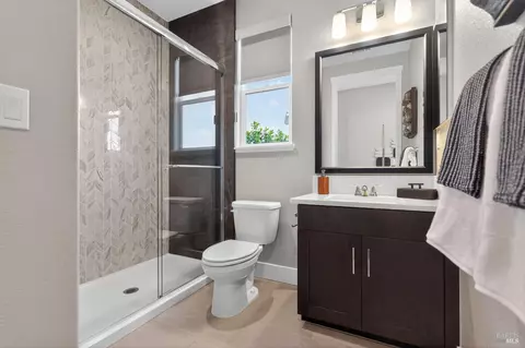 Bath - 400 Beyers St, Oakley, CA 94561 photo 2 of 3