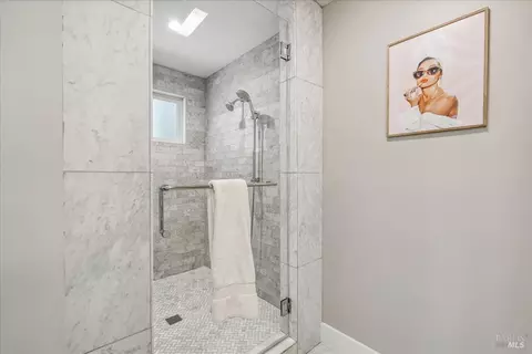 Bath - 34 Fairview Ave, Corte Madera, CA 94925 photo 5 of 8