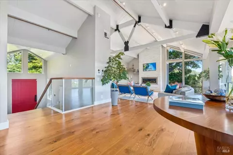 Entry Way - 34 Fairview Ave, Corte Madera, CA 94925 photo 2 of 4