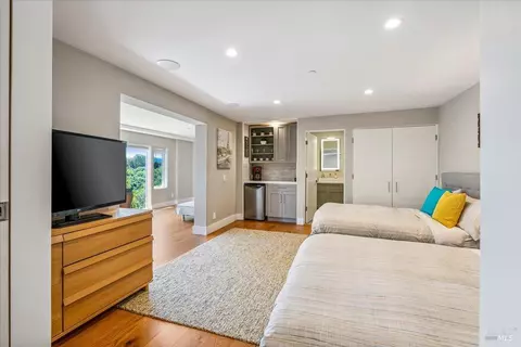 Bedroom - 34 Fairview Ave, Corte Madera, CA 94925 photo 5 of 7
