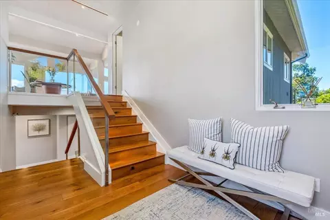 Entry Way - 34 Fairview Ave, Corte Madera, CA 94925 photo 1 of 4