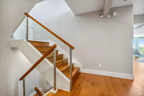 Entry Way - 34 Fairview Ave, Corte Madera, CA 94925 photo 3 of 4