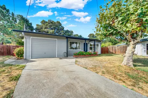 332 Calais Dr, Pinole, CA 94564