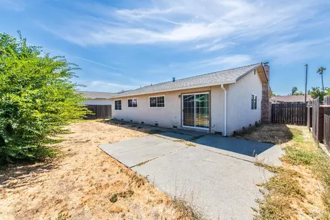 Exterior - 1012 Tanager Ln, Fairfield, CA 94533 photo 4 of 5