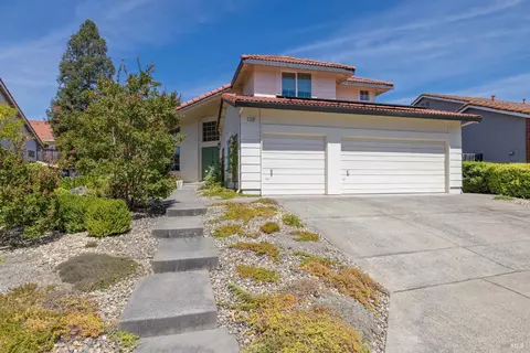 770 Miramonte St, Windsor, CA 95492