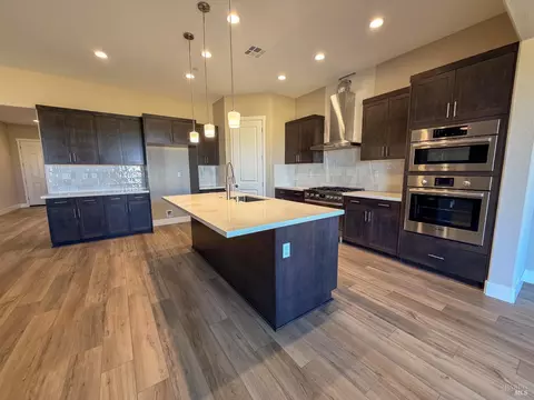 Kitchen - 404 Beyers St, Oakley, CA 94561 photo 2 of 2