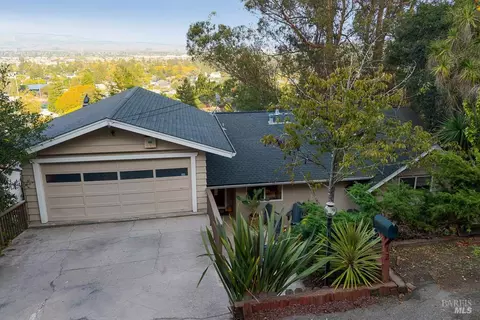 12 Haven Dr, Petaluma, CA 94952