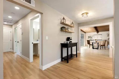 Entry Way - 242 Arbor St, Vacaville, CA 95688 photo 2 of 3