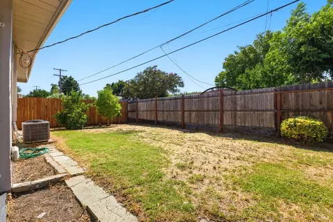 Exterior - 242 Arbor St, Vacaville, CA 95688 photo 6 of 7