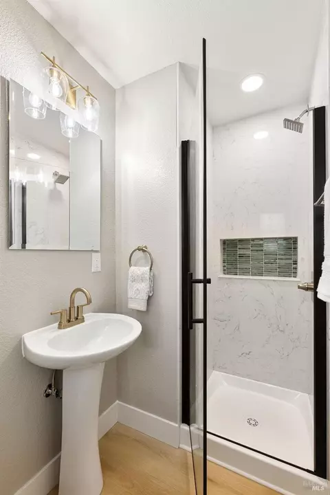 Bath - 242 Arbor St, Vacaville, CA 95688 photo 3 of 4