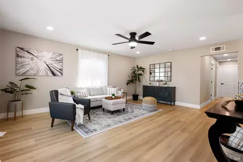242 Arbor St, Vacaville, CA 95688