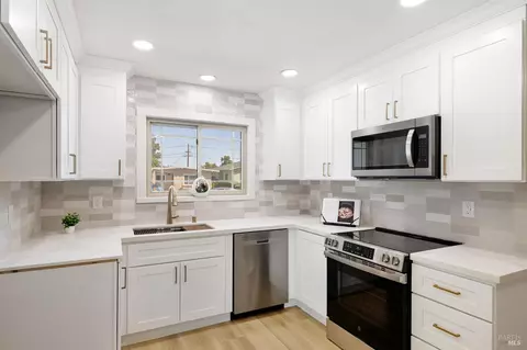 Kitchen - 242 Arbor St, Vacaville, CA 95688 photo 1 of 4