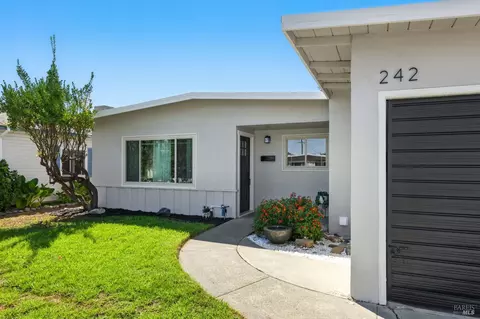 Exterior - 242 Arbor St, Vacaville, CA 95688 photo 2 of 7