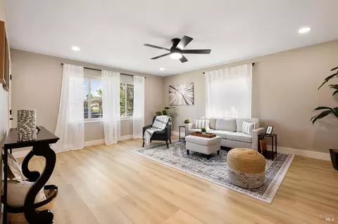 Living - 242 Arbor St, Vacaville, CA 95688 photo 2 of 3