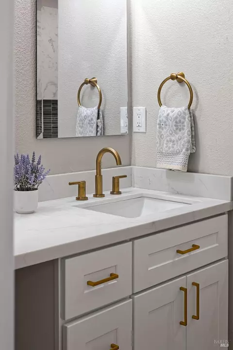 Bath - 242 Arbor St, Vacaville, CA 95688 photo 4 of 4