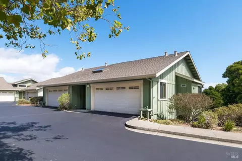 Exterior - 30 Toyon Ct, Corte Madera, CA 94925 photo 3 of 10