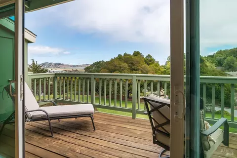 Exterior - 30 Toyon Ct, Corte Madera, CA 94925 photo 4 of 10