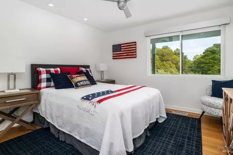 Bedroom - 30 Toyon Ct, Corte Madera, CA 94925 photo 2 of 2