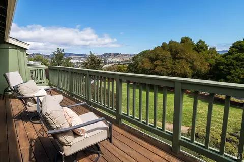 Exterior - 30 Toyon Ct, Corte Madera, CA 94925 photo 7 of 10