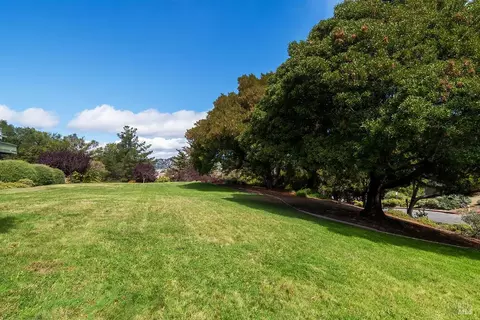 Exterior - 30 Toyon Ct, Corte Madera, CA 94925 photo 8 of 10