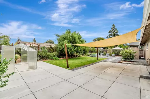 2317 Sundance St, Santa Rosa, CA 95403