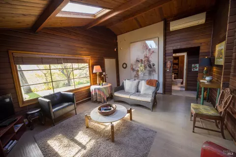 Living - 28678 River Rd, Cloverdale, CA 95425 photo 2 of 4