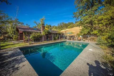 28678 River Rd, Cloverdale, CA 95425