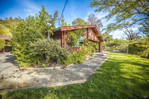 Exterior - 28678 River Rd, Cloverdale, CA 95425 photo 4 of 20