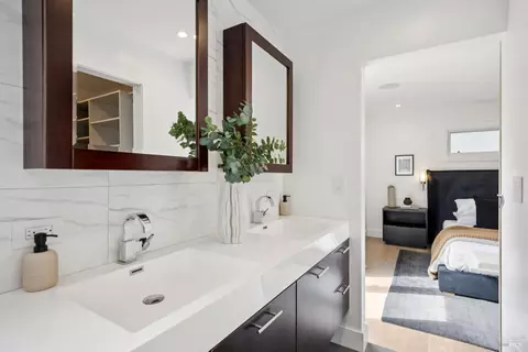 Bath - 35 Bernard St, Mill Valley, CA 94941 photo 1 of 10