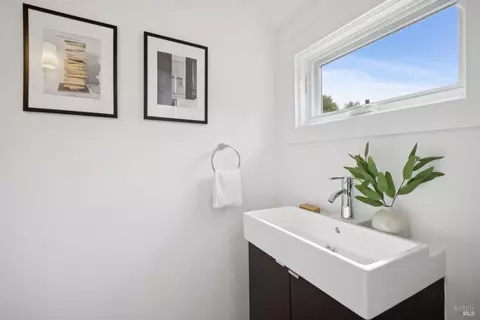 Bath - 35 Bernard St, Mill Valley, CA 94941 photo 7 of 10