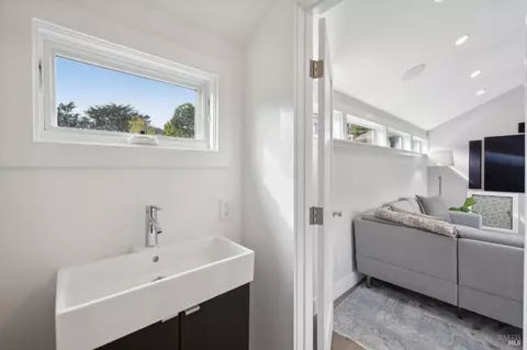 Bath - 35 Bernard St, Mill Valley, CA 94941 photo 6 of 10