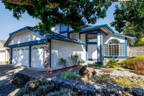 1025 Hampshire Ln, Windsor, CA 95492