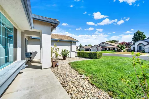 Exterior - 1365 Ferrero Dr, Dixon, CA 95620 photo 11 of 19